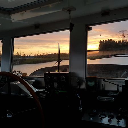 Euphrate Houseboat Hotel Амстердам Екстериор снимка