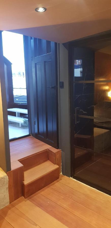 Euphrate Houseboat Hotel Амстердам Екстериор снимка