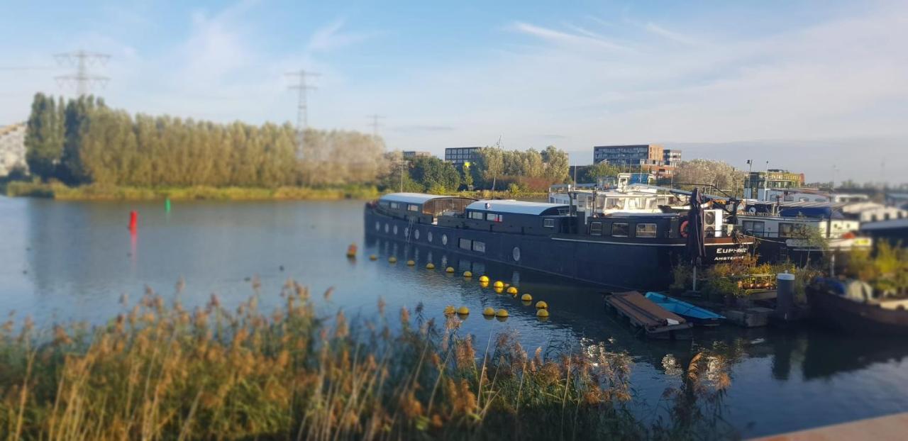 Euphrate Houseboat Hotel Амстердам Екстериор снимка