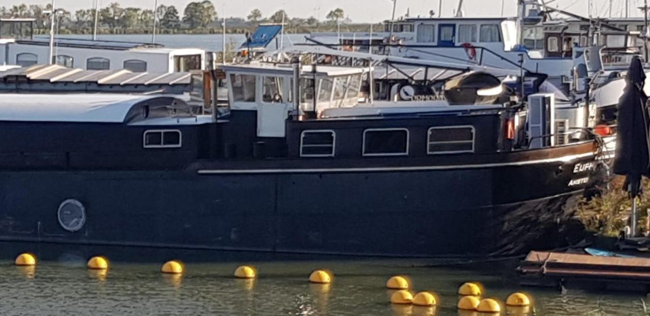 Euphrate Houseboat Hotel Амстердам Екстериор снимка