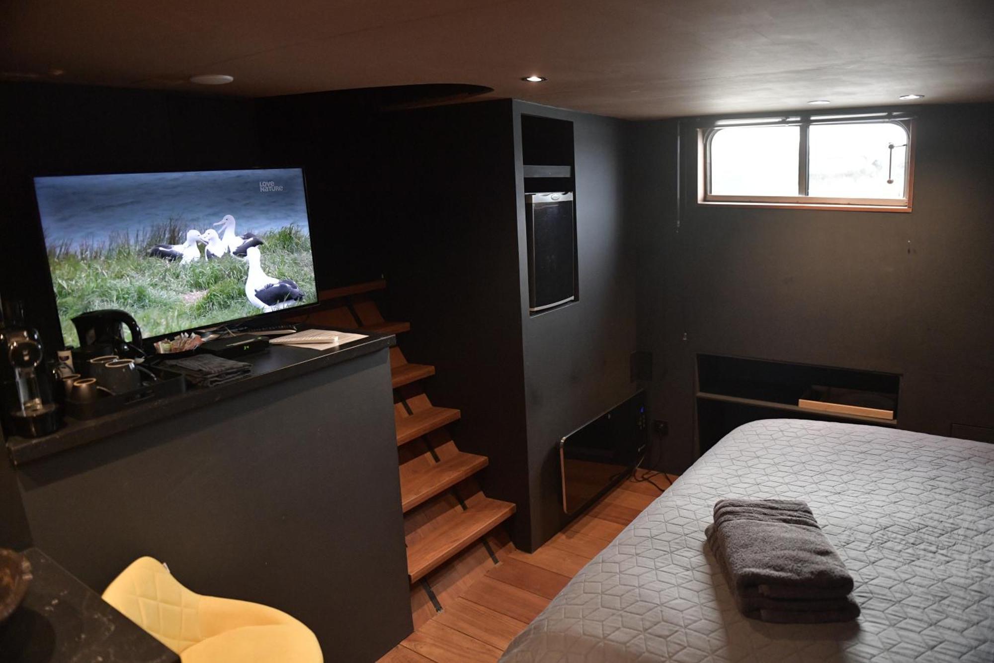 Euphrate Houseboat Hotel Амстердам Екстериор снимка